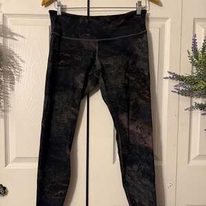 Lululemon Speed Up Tight Full-On Luxtreme 28" Radiant Multi